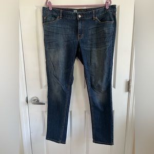 Women’s mossimo skinny jeans 16S